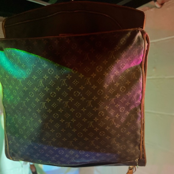 Selling a used authentic Louis Vuitton Luggage Garment Bag. - Picture 9 of 14